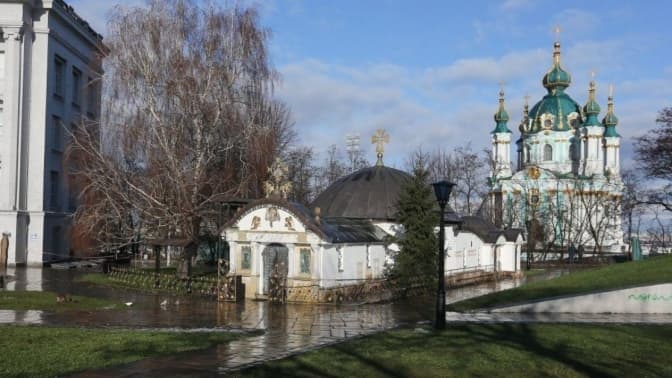 «Храм-МАФ» біля Десятинної знесуть цього року, - директор Музею історії України