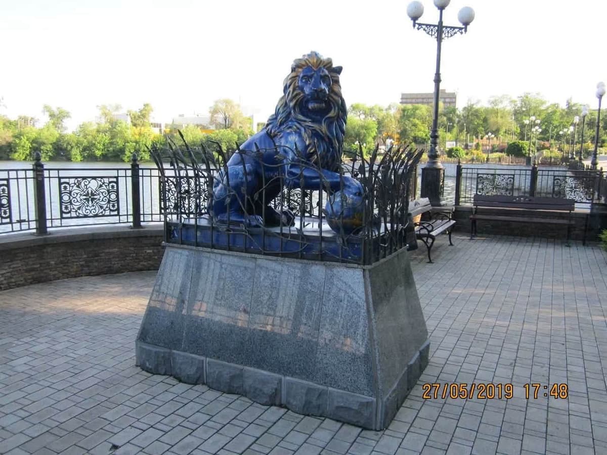 В окупованому Донецьку росіяни знесли скульптуру лева, яку місту подарував Львів