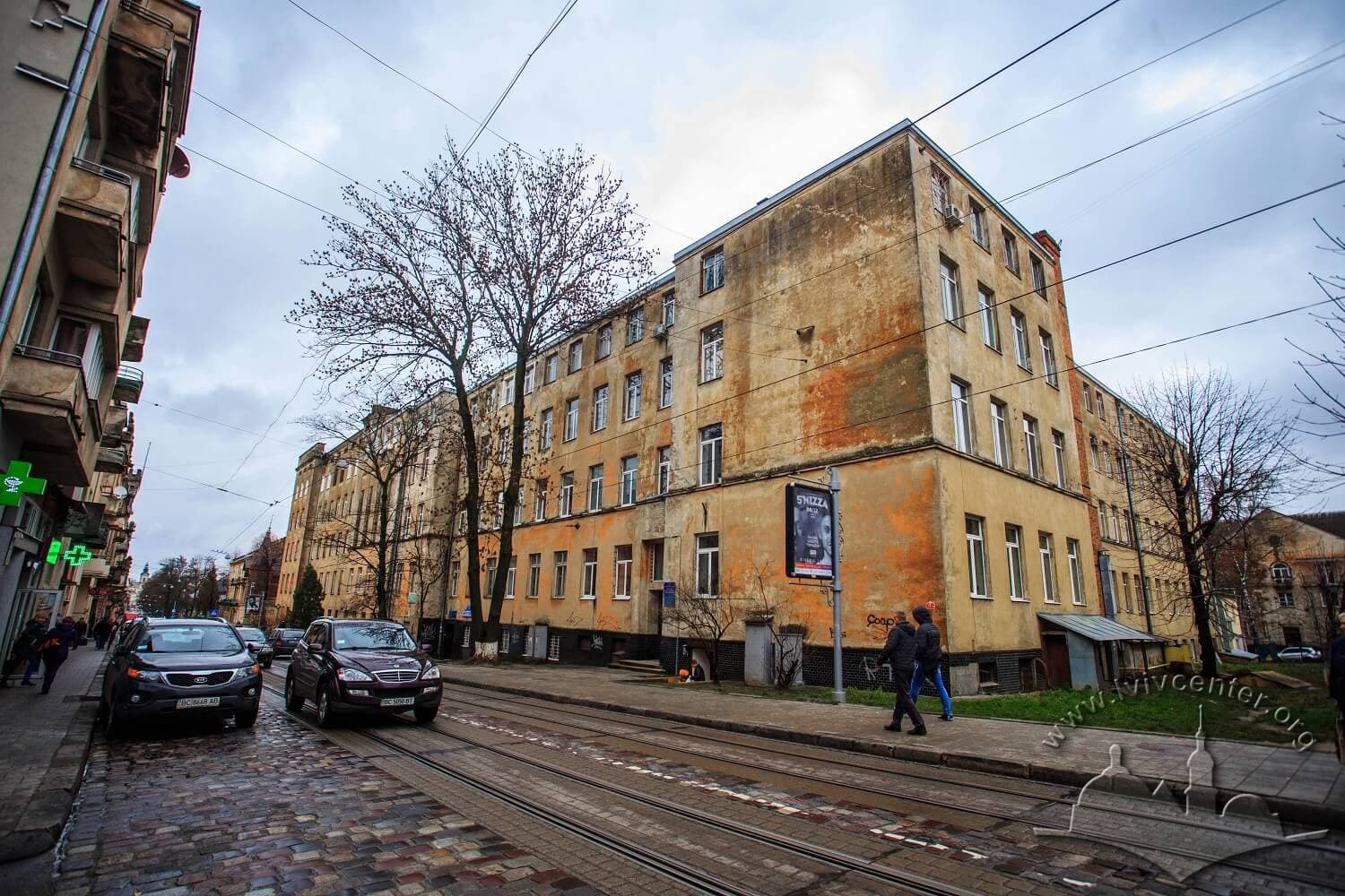 У 5-й міській лікарні Львова проводять обшуки/Фото: Центр міської історії