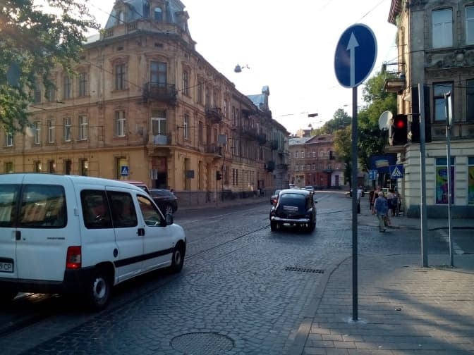 Із вулиці Франка у Львові заборонили лівий поворот на вулицю Зарицьких