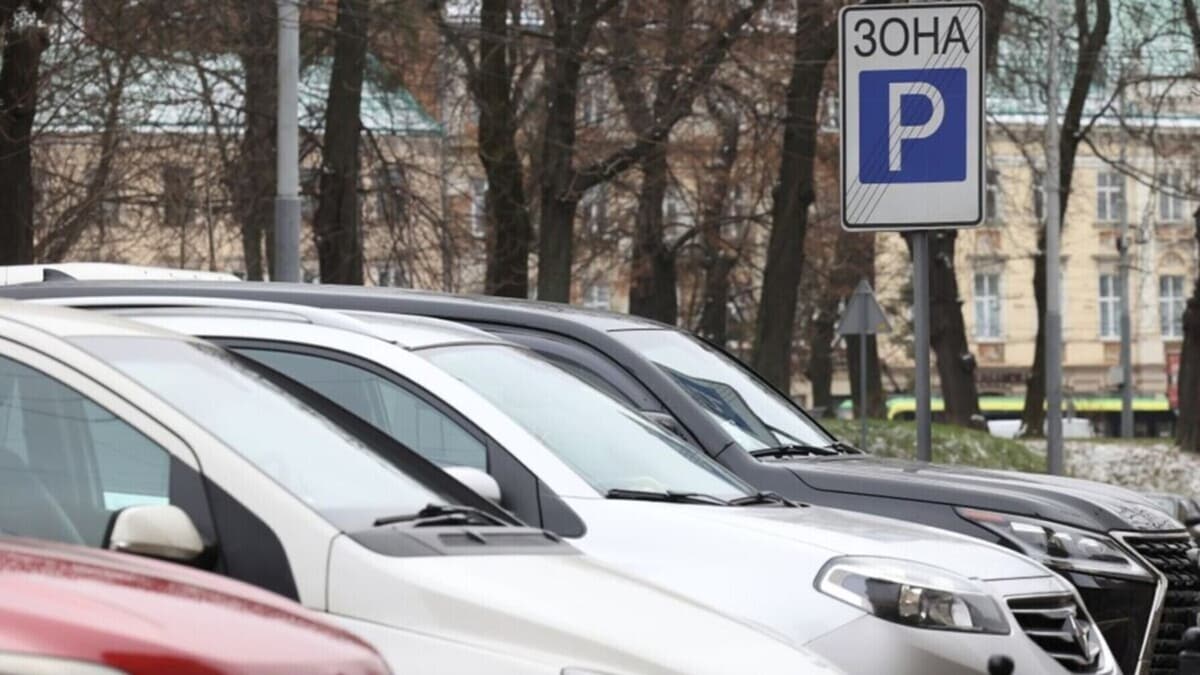 Таблиці для паркування учасників бойових дій: у Львівській громаді затвердили новий порядок