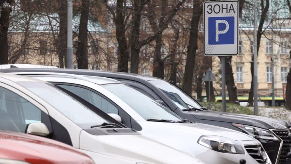 Таблиці для паркування учасників бойових дій: у Львівській громаді затвердили новий порядок