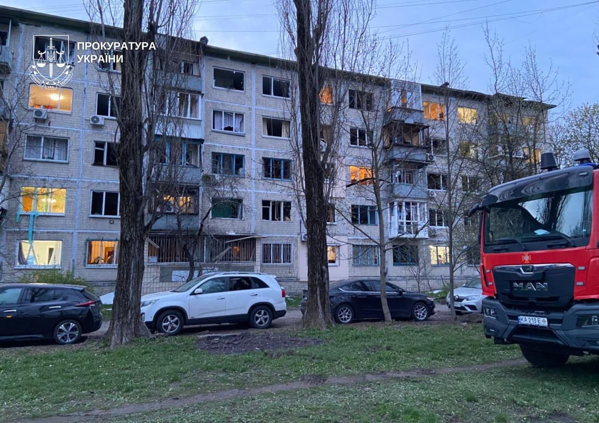 У Подільському районі Києва запрацювали штаби допомоги постраждалим від нічної атаки: адреси та контакти