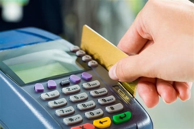 Банкір пояснив новації НБУ щодо зарплатних карток