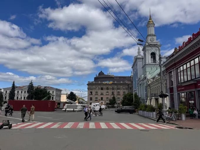 На Контрактовій площі в Києві повністю демонтували колесо огляду після кількох років судів