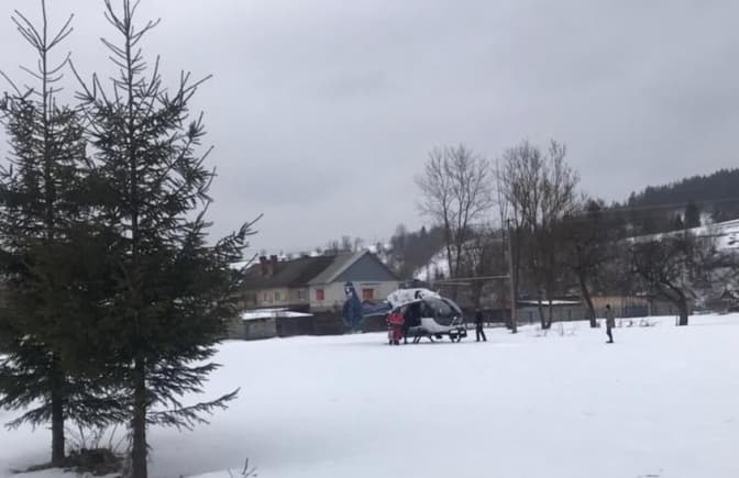 До Львівської лікарні з Турки доправили вагітну у важкому стані