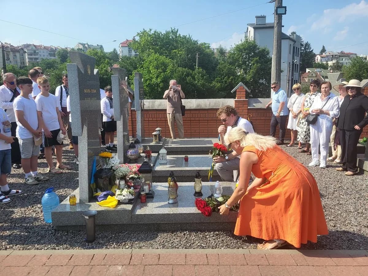 Вшанування пам'яті Василя Сліпака / фото: ЛОВА