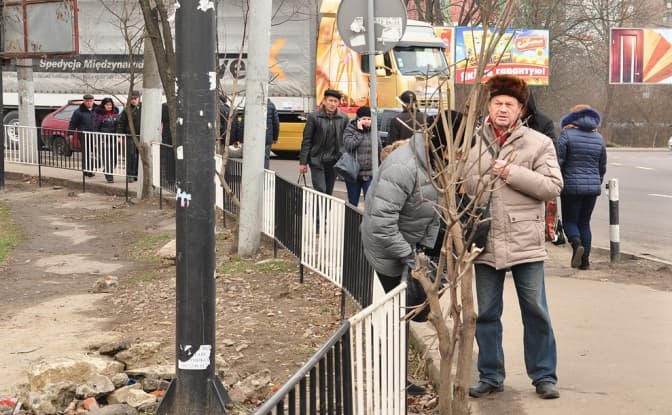 Чорно-білі й небезпечні. Чи потрібні Львову пішохідні огородження