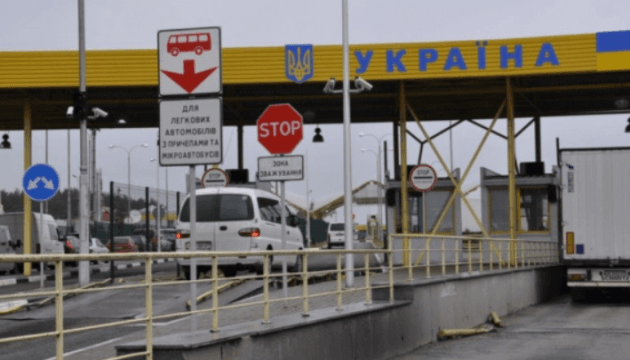 Один із пунктів пропуску на кордоні з Польщею тимчасово припинив роботу