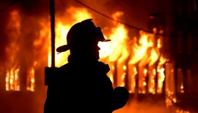 У Винниках горіла одна з будівель футбольної академії. Фото