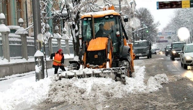 Підготовка до зими: до роботи в холодну пору року готові 570 одиниць спецтехніки «Київавтодору»