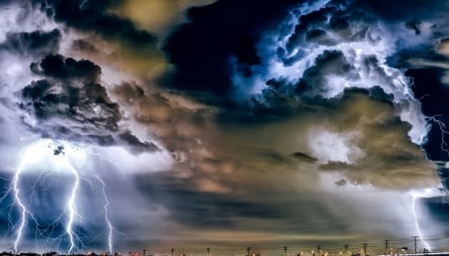 Грози, дощі та шквали. На вихідних у Львові та області погіршиться погода