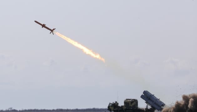 Уламки збитих на Львівщині ракет влучили в цивільний об’єкт у Радехові