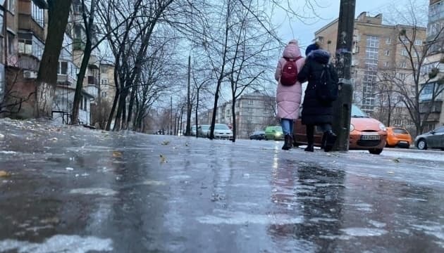 Сніг і морози до −8°С: якою буде погода у Києві на вихідних