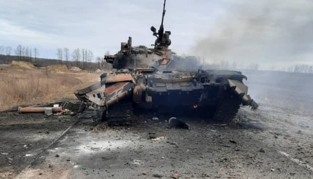 Львівські бійці знищили російський танк дронами-камікадзе. Відео