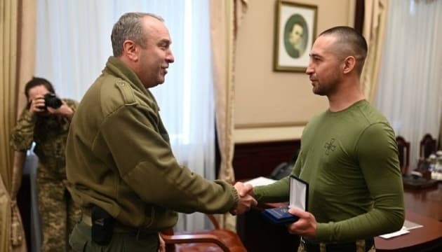 Легендарний захисник Зміїного, який послав російський корабель, повернувся з полону додому