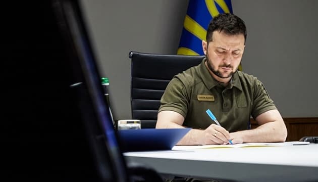 Зеленський підписав закон про негайне відкриття е-декларацій