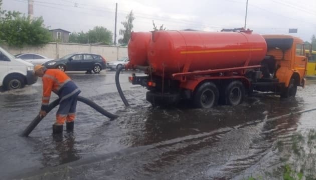 В Києві запланували ремонт дощової каналізації у місцях постійних підтоплень. Адреси