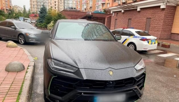 У Києві в автомобілі знайшли застреленого підприємця і блогера