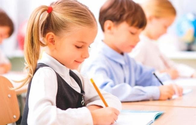 Чи потрібно львівським батькам купувати шкільну форму перед новим навчальним роком