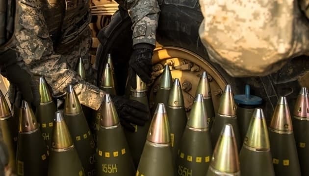 ЄС планує поставити в Україну майже 170 тисяч артснарядів
