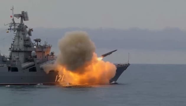 У Чорному морі росіяни тримають у бойовій готовності чотири крилаті ракети