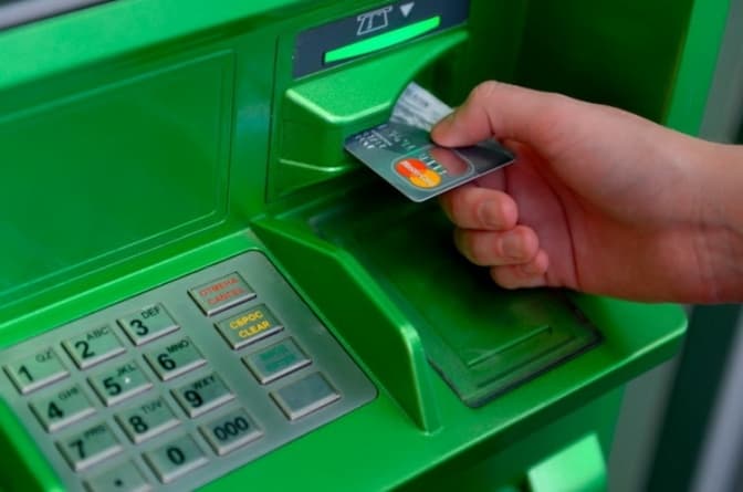 У Приватбанку стався збій: повідомляють про проблеми з оплатою та переказами
