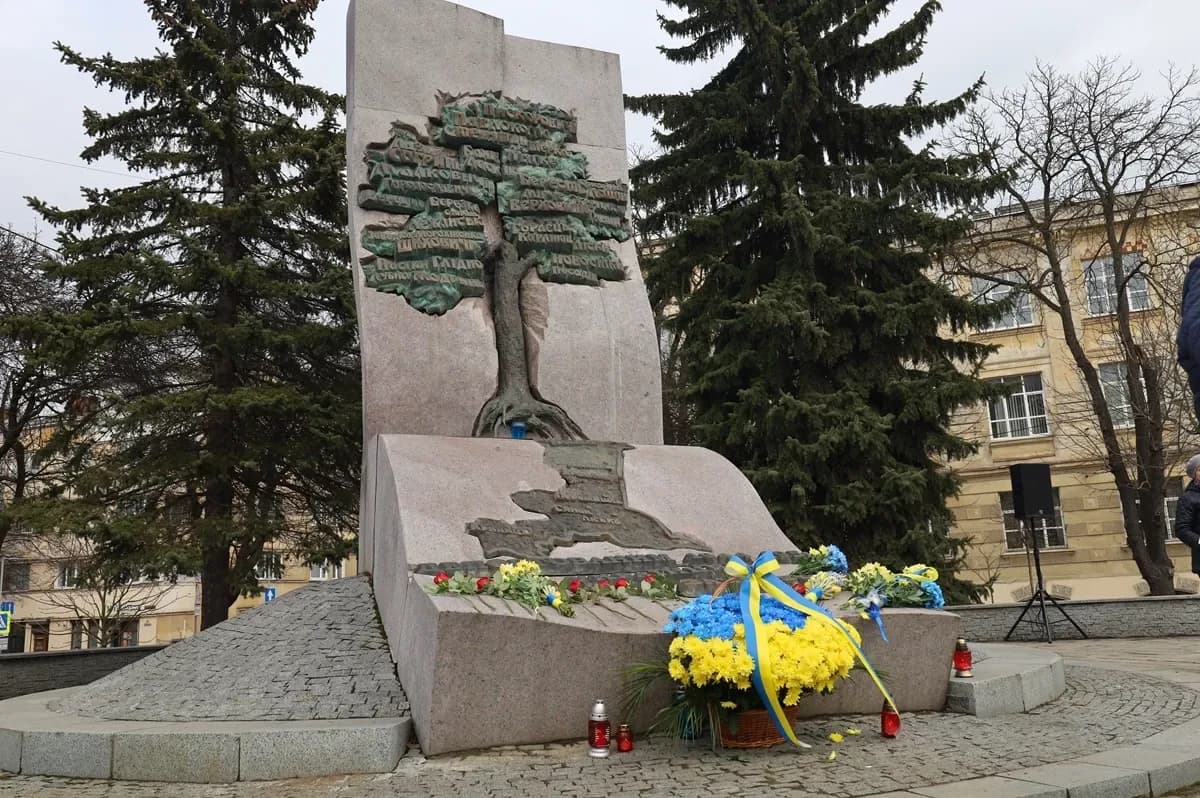 Пам’ятник депортованим українцям з території Закерзоння у 1944-1951 роках / фото: ЛОВА