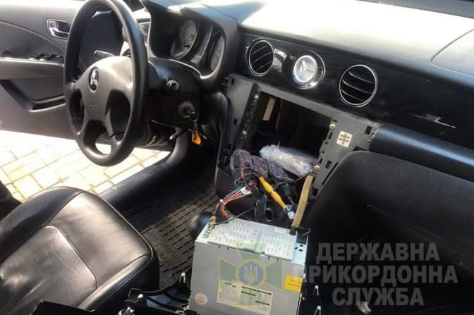 На Львівщині на кордоні з Польщею виявили понад пів кілограма кокаїну