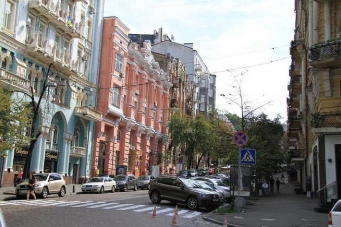 У Києві суд повернув громаді ділянки в центрі міста, якими незаконно володіли сторонні особи