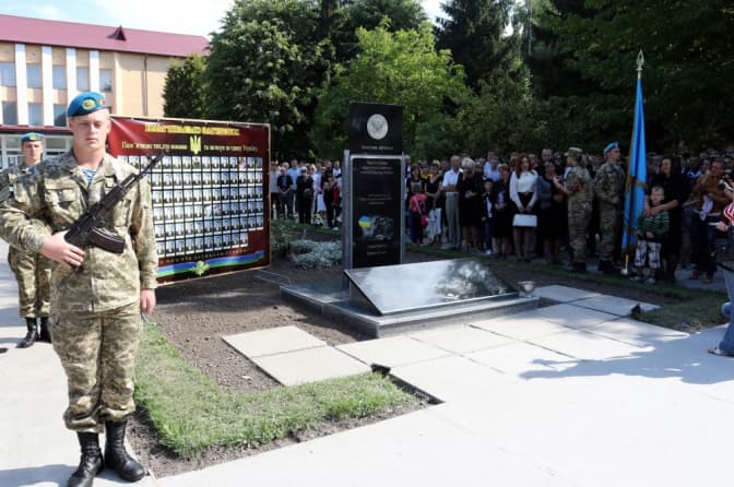 У Львові встановили пам’ятний знак загиблим в АТО. Фото