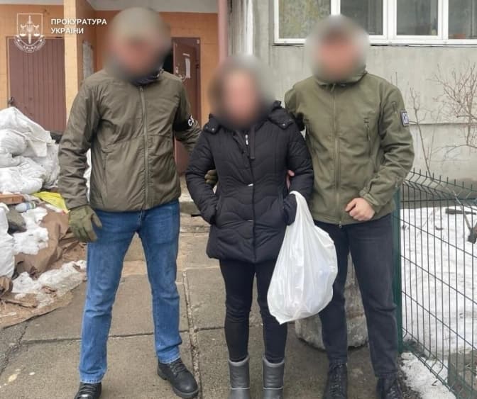 У столиці затримали киянку, яка знімала наслідки ударів по ТЕЦ для спецслужб рф