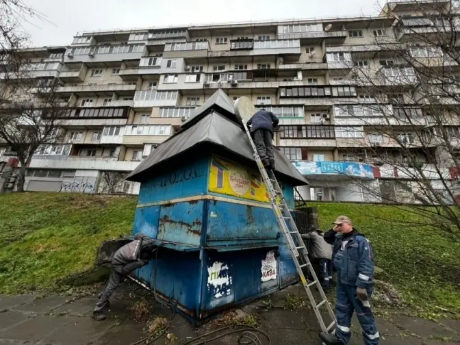 Біля Дарницького вокзалу зносять 40 МАФів: на місці кіосків облаштують зелений сквер