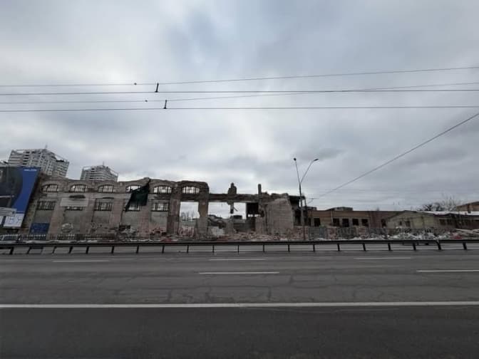 В Києві зносять цех №5 заводу «Більшовик»