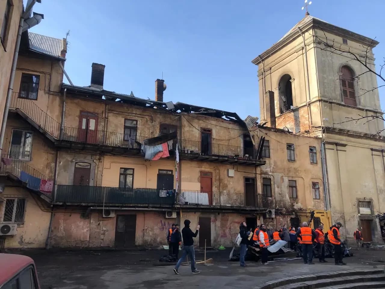 Зруйнований будинок в центрі Львова внаслідок атаки 24 березня / Фото зі сторінки Євгена Бойка