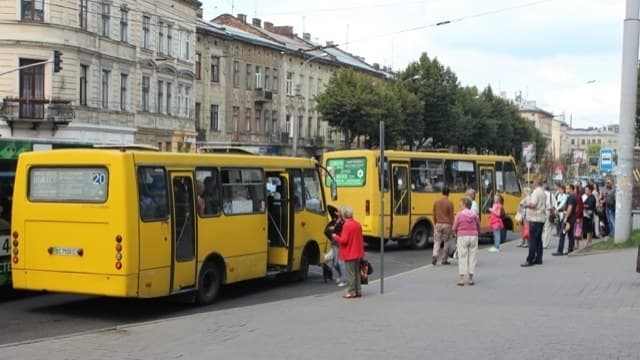 Міська рада подасть до суду через курсування приміських автобусів по Львову