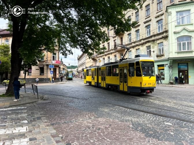 На одному із перехресть у центрі Львова зробили пріоритетний рух громадського транспорту. Як це працює