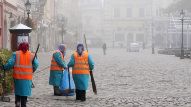 У Львові критична нестача двірників: місто шукає кілька сотень працівників