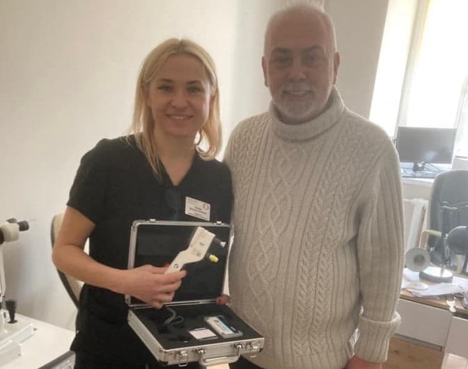 Львівський Охматдит отримав апарат для визначення внурішньоочного тиску у немовлят