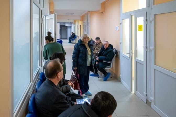 Львів’яни масово травмуються через ожеледицю та розвідка прогнозує, що найважча зима попереду. Підсумки доби