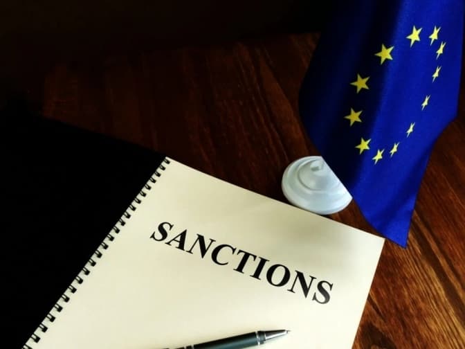 Посли ЄС затвердили шостий пакет санкцій проти росії. Що він передбачає
