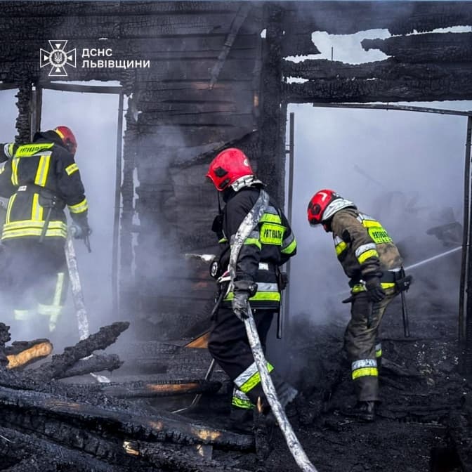 На Львівщині підпалили готель. Поліція шукає підозрюваного