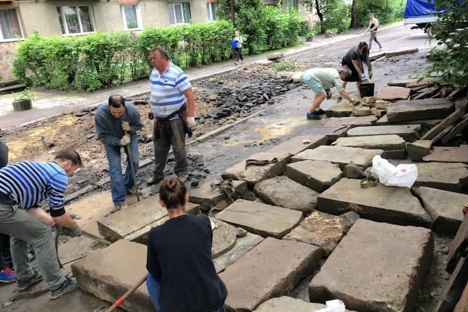 Благодійники створили онлайн-базу занедбаних єврейських надгробків у Львові