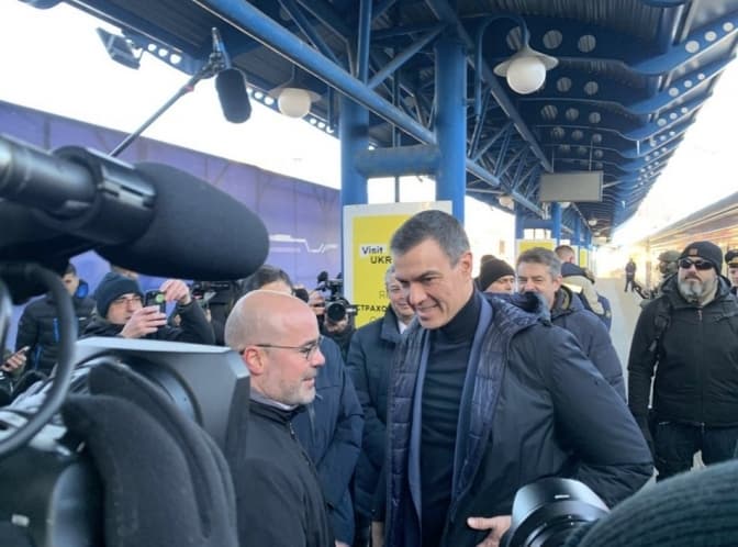 До Києва прибув прем'єр-міністр Іспанії Педро Санчес