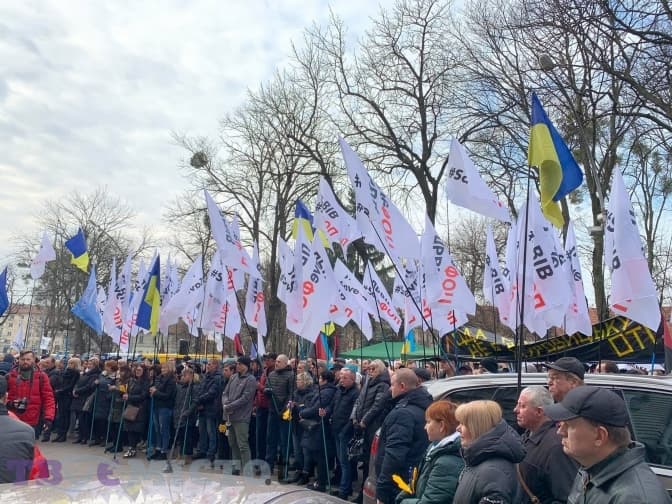 Львівську ОДА пікетують підприємці. Чого вимагають