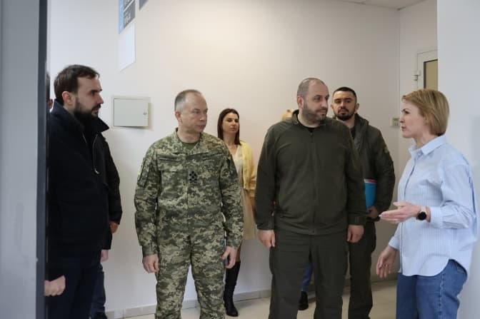 Головком і міністр оборони відвідали рекрутинговий центр у Львові