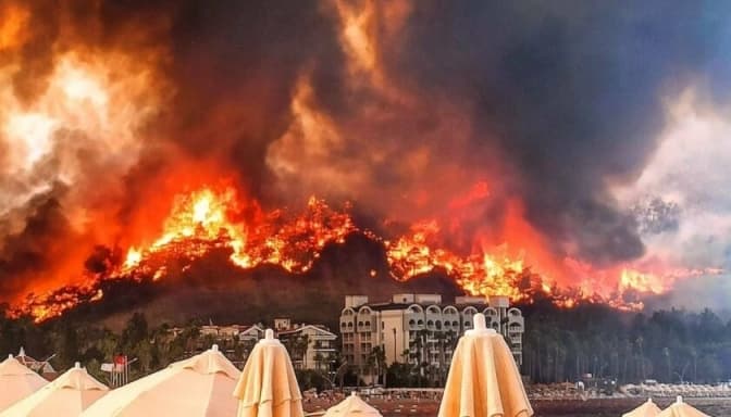 Через пожежі з готелів Туреччини евакуюють туристів