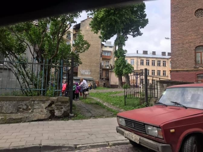 У Львові повідомили про замінування школи. Доповнено