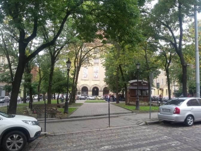 Сквер біля Львівського лялькового театру назвали на честь Сергія Дмитровського