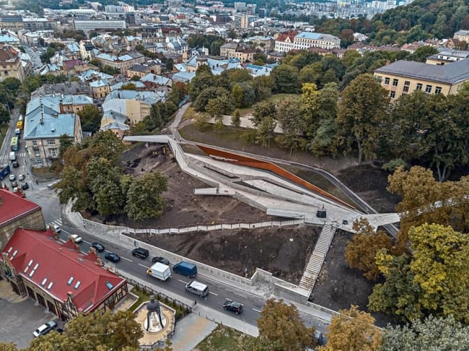 Біля Меморіалу Небесної Сотні у Львові завершують останні роботи